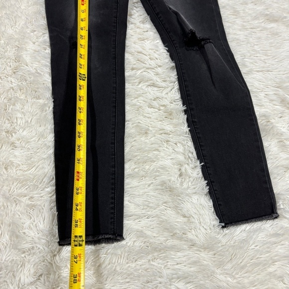 NWT Tinseltown mid-rise Black Denim distressed knee jeans juniors size 7 - Picture 5 of 13